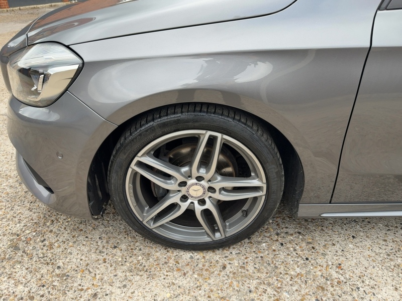 Mercedes-Benz A180 1.6 AMG LINE (PREMIUM) HATCHBACK 5DR PETROL 7G-DCT AUTO HEATED SEATS SATNAV BLUETOOTH APPLE CARPLAY REAR CAM PARKING AIDS 2 OWNERS 71000 MILES SH 72-74 Mitcham Road