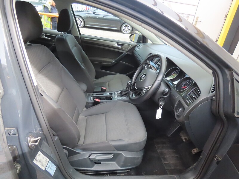 Volkswagen 1.5 TSI EVO SE Nav Hatchback 5dr Petrol DSG AUTO Euro 6 (s/s) (130 ps) SAT NAV ONLY 49000 MILES FROM NEW FULL SERVICE HISTORY 72-74 Mitcham Road