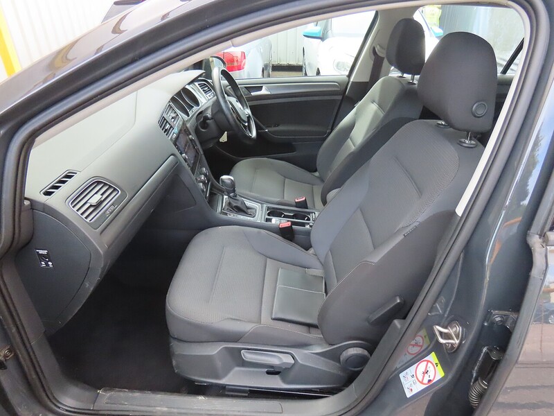 Volkswagen 1.5 TSI EVO SE Nav Hatchback 5dr Petrol DSG AUTO Euro 6 (s/s) (130 ps) SAT NAV ONLY 49000 MILES FROM NEW FULL SERVICE HISTORY 72-74 Mitcham Road