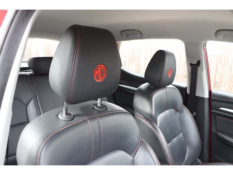 MG 1.5 VTI-TECH EXCLUSIVE SUV 5DR PETROL MANUAL HEATED SEATS SAT NAV BLUETOOTH DAB STEREO APPLE CARPLAY REAR CAMERA PARKING AIDS 2 OWNERS 45000 MILES SH 72-74 Mitcham Road