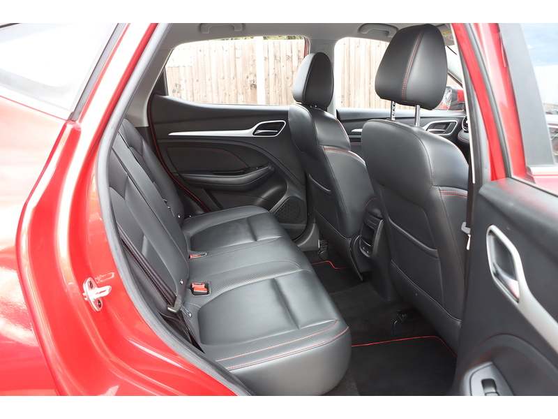 MG 1.5 VTI-TECH EXCLUSIVE SUV 5DR PETROL MANUAL HEATED SEATS SAT NAV BLUETOOTH DAB STEREO APPLE CARPLAY REAR CAMERA PARKING AIDS 2 OWNERS 45000 MILES SH 72-74 Mitcham Road