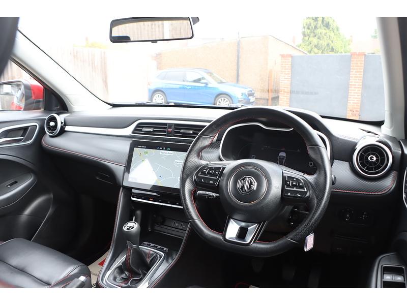 MG 1.5 VTI-TECH EXCLUSIVE SUV 5DR PETROL MANUAL HEATED SEATS SAT NAV BLUETOOTH DAB STEREO APPLE CARPLAY REAR CAMERA PARKING AIDS 2 OWNERS 45000 MILES SH 72-74 Mitcham Road