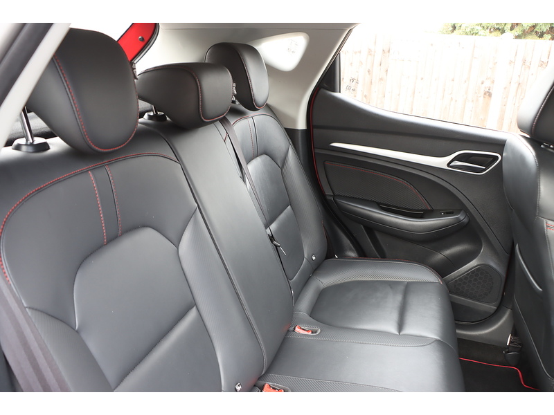 MG 1.5 VTI-TECH EXCLUSIVE SUV 5DR PETROL MANUAL HEATED SEATS SAT NAV BLUETOOTH DAB STEREO APPLE CARPLAY REAR CAMERA PARKING AIDS 2 OWNERS 45000 MILES SH 72-74 Mitcham Road