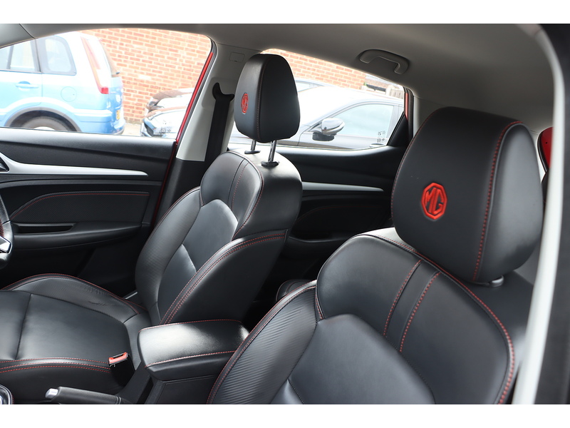 MG 1.5 VTI-TECH EXCLUSIVE SUV 5DR PETROL MANUAL HEATED SEATS SAT NAV BLUETOOTH DAB STEREO APPLE CARPLAY REAR CAMERA PARKING AIDS 2 OWNERS 45000 MILES SH 72-74 Mitcham Road