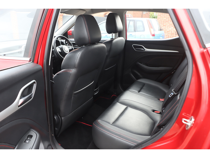 MG 1.5 VTI-TECH EXCLUSIVE SUV 5DR PETROL MANUAL HEATED SEATS SAT NAV BLUETOOTH DAB STEREO APPLE CARPLAY REAR CAMERA PARKING AIDS 2 OWNERS 45000 MILES SH 72-74 Mitcham Road