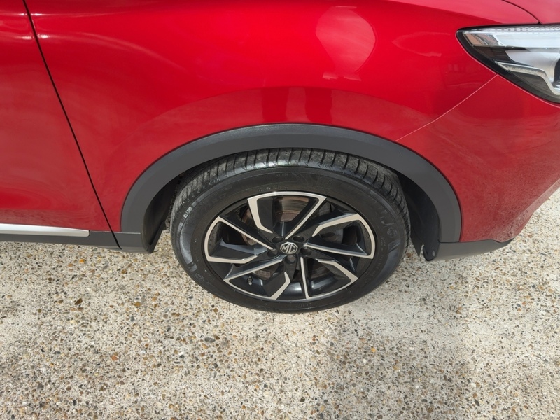 MG 1.5 VTI-TECH EXCLUSIVE SUV 5DR PETROL MANUAL HEATED SEATS SAT NAV BLUETOOTH DAB STEREO APPLE CARPLAY REAR CAMERA PARKING AIDS 2 OWNERS 45000 MILES SH 72-74 Mitcham Road