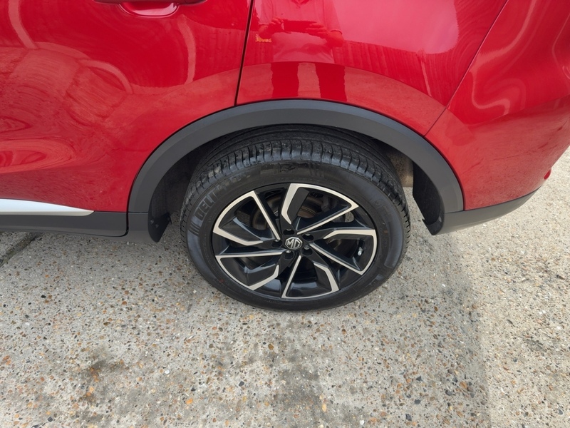MG 1.5 VTI-TECH EXCLUSIVE SUV 5DR PETROL MANUAL HEATED SEATS SAT NAV BLUETOOTH DAB STEREO APPLE CARPLAY REAR CAMERA PARKING AIDS 2 OWNERS 45000 MILES SH 72-74 Mitcham Road