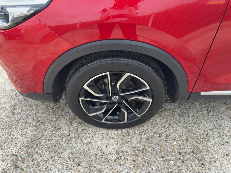 MG 1.5 VTI-TECH EXCLUSIVE SUV 5DR PETROL MANUAL HEATED SEATS SAT NAV BLUETOOTH DAB STEREO APPLE CARPLAY REAR CAMERA PARKING AIDS 2 OWNERS 45000 MILES SH 72-74 Mitcham Road