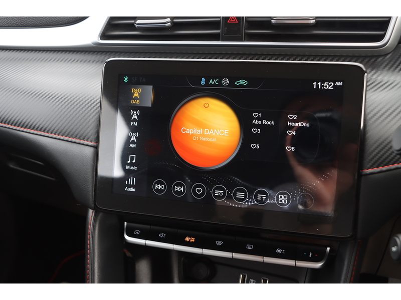MG 1.5 VTI-TECH EXCLUSIVE SUV 5DR PETROL MANUAL HEATED SEATS SAT NAV BLUETOOTH DAB STEREO APPLE CARPLAY REAR CAMERA PARKING AIDS 2 OWNERS 45000 MILES SH 72-74 Mitcham Road