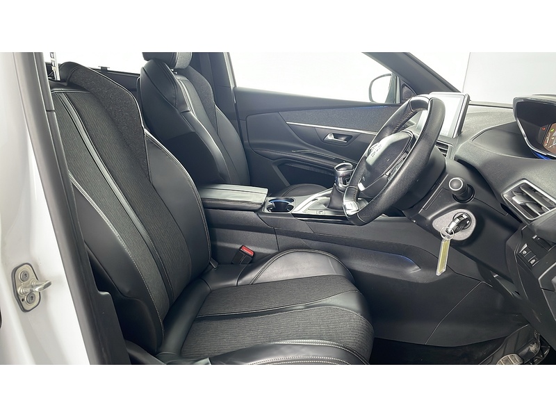 Peugeot 1.2 PureTech GT Line SUV 5dr Petrol Manual Euro 6 (s/s) (130 ps) 7 SEATER SAT NAV 72-74 Mitcham Road