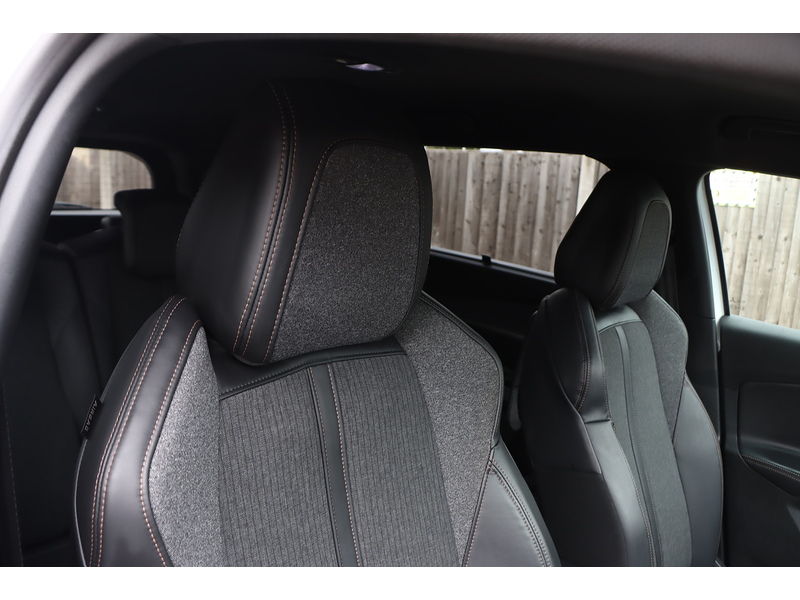 Peugeot 1.2 PURETECH GT LINE SUV 5DR PETROL MANUAL 7 SEATER SAT NAV BLUETOOTH DAB STEREO APPLE CARPLAY REAR CAMERA PARKING AIDS 71000 MILES SH NO ULEZ CHARGE 72-74 Mitcham Road