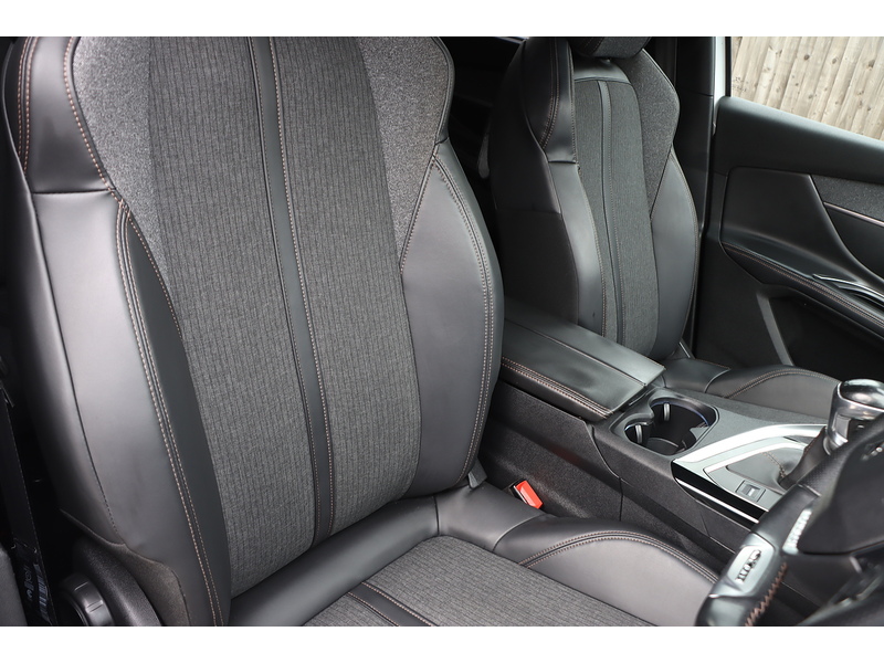 Peugeot 1.2 PURETECH GT LINE SUV 5DR PETROL MANUAL 7 SEATER SAT NAV BLUETOOTH DAB STEREO APPLE CARPLAY REAR CAMERA PARKING AIDS 71000 MILES SH NO ULEZ CHARGE 72-74 Mitcham Road