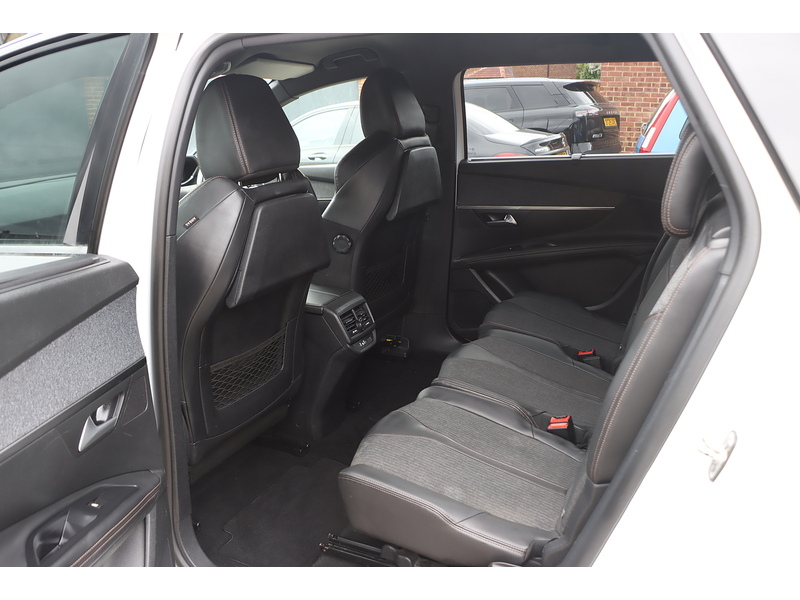 Peugeot 1.2 PURETECH GT LINE SUV 5DR PETROL MANUAL 7 SEATER SAT NAV BLUETOOTH DAB STEREO APPLE CARPLAY REAR CAMERA PARKING AIDS 71000 MILES SH NO ULEZ CHARGE 72-74 Mitcham Road