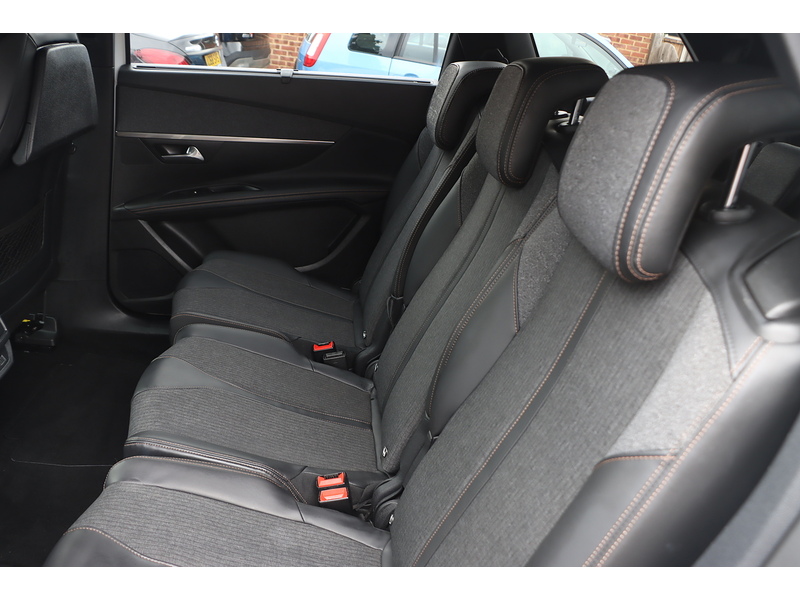 Peugeot 1.2 PURETECH GT LINE SUV 5DR PETROL MANUAL 7 SEATER SAT NAV BLUETOOTH DAB STEREO APPLE CARPLAY REAR CAMERA PARKING AIDS 71000 MILES SH NO ULEZ CHARGE 72-74 Mitcham Road