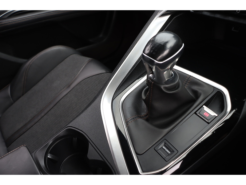 Peugeot 1.2 PURETECH GT LINE SUV 5DR PETROL MANUAL 7 SEATER SAT NAV BLUETOOTH DAB STEREO APPLE CARPLAY REAR CAMERA PARKING AIDS 71000 MILES SH NO ULEZ CHARGE 72-74 Mitcham Road