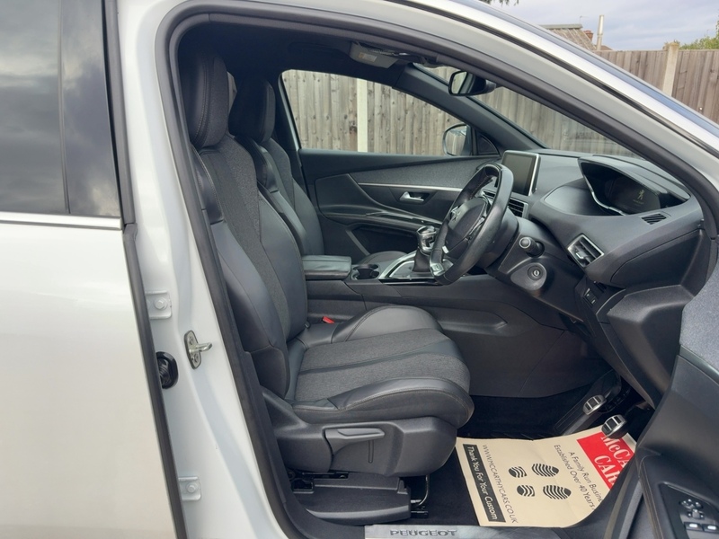 Peugeot 1.2 PURETECH GT LINE SUV 5DR PETROL MANUAL 7 SEATER SAT NAV BLUETOOTH DAB STEREO APPLE CARPLAY REAR CAMERA PARKING AIDS 71000 MILES SH NO ULEZ CHARGE 72-74 Mitcham Road