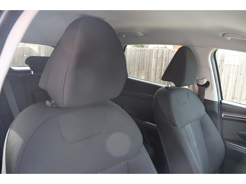 Hyundai 1.6 H T-GDI PREMIUM SUV 5DR PETROL HYBRID AUTO HEATED SEATS SATNAV BLUETOOTH DAB STEREO APPLE CARPLAY REAR CAMERA PARKING AIDS 2 OWNERS 38000 MILES SH 72-74 Mitcham Road