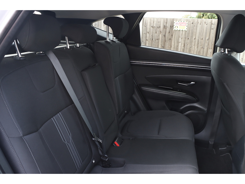 Hyundai 1.6 H T-GDI PREMIUM SUV 5DR PETROL HYBRID AUTO HEATED SEATS SATNAV BLUETOOTH DAB STEREO APPLE CARPLAY REAR CAMERA PARKING AIDS 2 OWNERS 38000 MILES SH 72-74 Mitcham Road