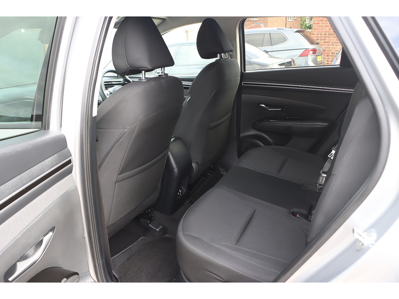 Hyundai 1.6 H T-GDI PREMIUM SUV 5DR PETROL HYBRID AUTO HEATED SEATS SATNAV BLUETOOTH DAB STEREO APPLE CARPLAY REAR CAMERA PARKING AIDS 2 OWNERS 38000 MILES SH 72-74 Mitcham Road
