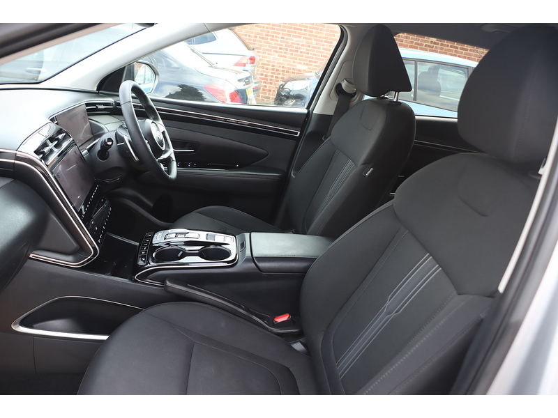 Hyundai 1.6 H T-GDI PREMIUM SUV 5DR PETROL HYBRID AUTO HEATED SEATS SATNAV BLUETOOTH DAB STEREO APPLE CARPLAY REAR CAMERA PARKING AIDS 2 OWNERS 38000 MILES SH 72-74 Mitcham Road