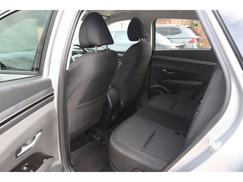 Hyundai 1.6 H T-GDI PREMIUM SUV 5DR PETROL HYBRID AUTO HEATED SEATS SATNAV BLUETOOTH DAB STEREO APPLE CARPLAY REAR CAMERA PARKING AIDS 2 OWNERS 38000 MILES SH 72-74 Mitcham Road
