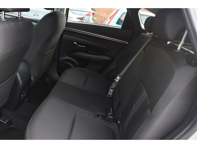 Hyundai 1.6 H T-GDI PREMIUM SUV 5DR PETROL HYBRID AUTO HEATED SEATS SATNAV BLUETOOTH DAB STEREO APPLE CARPLAY REAR CAMERA PARKING AIDS 2 OWNERS 38000 MILES SH 72-74 Mitcham Road