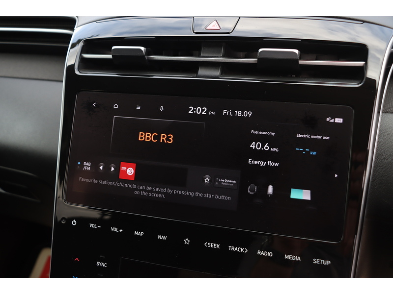 Hyundai 1.6 H T-GDI PREMIUM SUV 5DR PETROL HYBRID AUTO HEATED SEATS SATNAV BLUETOOTH DAB STEREO APPLE CARPLAY REAR CAMERA PARKING AIDS 2 OWNERS 38000 MILES SH 72-74 Mitcham Road