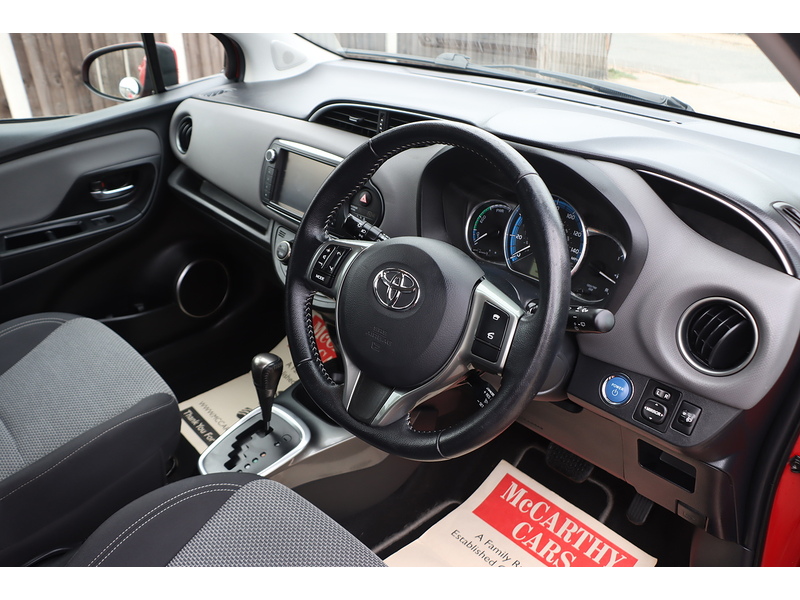 Toyota 1.5 VVT-H ICON HATCHBACK 5DR PETROL HYBRID E-CVT AUTO SAT NAV BLUETOOTH DAB STEREO AUX/USB INPUT REAR CAMERA 50000 MILES FSH 5 SERVICES NO ULEZ CHARGE 72-74 Mitcham Road