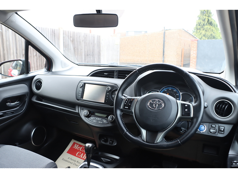 Toyota 1.5 VVT-H ICON HATCHBACK 5DR PETROL HYBRID E-CVT AUTO SAT NAV BLUETOOTH DAB STEREO AUX/USB INPUT REAR CAMERA 50000 MILES FSH 5 SERVICES NO ULEZ CHARGE 72-74 Mitcham Road