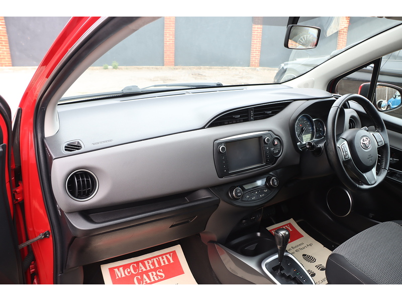 Toyota 1.5 VVT-H ICON HATCHBACK 5DR PETROL HYBRID E-CVT AUTO SAT NAV BLUETOOTH DAB STEREO AUX/USB INPUT REAR CAMERA 50000 MILES FSH 5 SERVICES NO ULEZ CHARGE 72-74 Mitcham Road