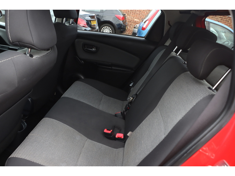 Toyota 1.5 VVT-H ICON HATCHBACK 5DR PETROL HYBRID E-CVT AUTO SAT NAV BLUETOOTH DAB STEREO AUX/USB INPUT REAR CAMERA 50000 MILES FSH 5 SERVICES NO ULEZ CHARGE 72-74 Mitcham Road