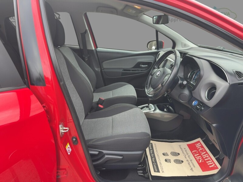 Toyota 1.5 VVT-H ICON HATCHBACK 5DR PETROL HYBRID E-CVT AUTO SAT NAV BLUETOOTH DAB STEREO AUX/USB INPUT REAR CAMERA 50000 MILES FSH 5 SERVICES NO ULEZ CHARGE 72-74 Mitcham Road