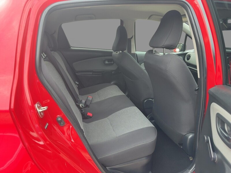 Toyota 1.5 VVT-H ICON HATCHBACK 5DR PETROL HYBRID E-CVT AUTO SAT NAV BLUETOOTH DAB STEREO AUX/USB INPUT REAR CAMERA 50000 MILES FSH 5 SERVICES NO ULEZ CHARGE 72-74 Mitcham Road