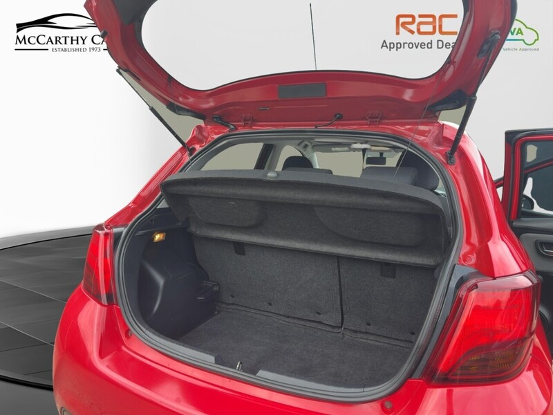 Toyota 1.5 VVT-H ICON HATCHBACK 5DR PETROL HYBRID E-CVT AUTO SAT NAV BLUETOOTH DAB STEREO AUX/USB INPUT REAR CAMERA 50000 MILES FSH 5 SERVICES NO ULEZ CHARGE 72-74 Mitcham Road