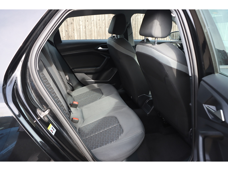 Audi 1.5 TFSI 35 SPORT SPORTBACK 5DR PETROL MANUAL SAT NAV BLUETOOTH DAB STEREO APPLE CARPLAY PARKING AIDS JUST 2 OWNERS ONLY 69000 MILES FSH 7 SERVICES 72-74 Mitcham Road