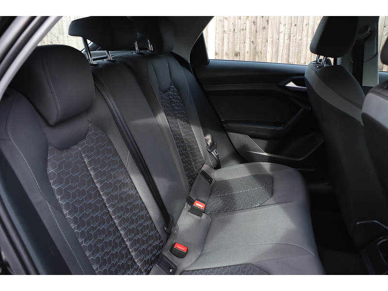 Audi 1.5 TFSI 35 SPORT SPORTBACK 5DR PETROL MANUAL SAT NAV BLUETOOTH DAB STEREO APPLE CARPLAY PARKING AIDS JUST 2 OWNERS ONLY 69000 MILES FSH 7 SERVICES 72-74 Mitcham Road