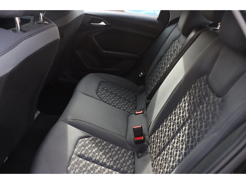 Audi 1.5 TFSI 35 SPORT SPORTBACK 5DR PETROL MANUAL SAT NAV BLUETOOTH DAB STEREO APPLE CARPLAY PARKING AIDS JUST 2 OWNERS ONLY 69000 MILES FSH 7 SERVICES 72-74 Mitcham Road