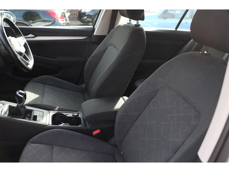 Volkswagen 1.5 TSI LIFE HATCHBACK 5DR PETROL MANUAL SAT NAV BLUETOOTH DAB STEREO APPLE CARPLAY/ ANDROID AUTO PARKING AIDS ONLY 53000 MILES SH NO ULEZ CHARGE 72-74 Mitcham Road