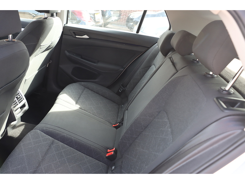 Volkswagen 1.5 TSI LIFE HATCHBACK 5DR PETROL MANUAL SAT NAV BLUETOOTH DAB STEREO APPLE CARPLAY/ ANDROID AUTO PARKING AIDS ONLY 53000 MILES SH NO ULEZ CHARGE 72-74 Mitcham Road