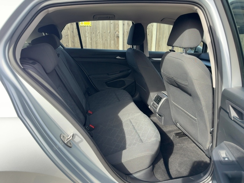 Volkswagen 1.5 TSI LIFE HATCHBACK 5DR PETROL MANUAL SAT NAV BLUETOOTH DAB STEREO APPLE CARPLAY/ ANDROID AUTO PARKING AIDS ONLY 53000 MILES SH NO ULEZ CHARGE 72-74 Mitcham Road