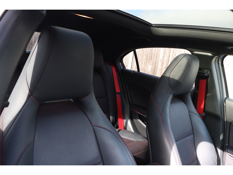 Mercedes-Benz A250 AMG (PREMIUM) HATCHBACK 5DR PETROL 7G-DCT 4MATIC 4WD AUTO SUNROOF HEATED SEATS SAT NAV BLUETOOTH REAR CAMERA 2 OWNERS 81000 MILES FSH 10 SERVICES 72-74 Mitcham Road