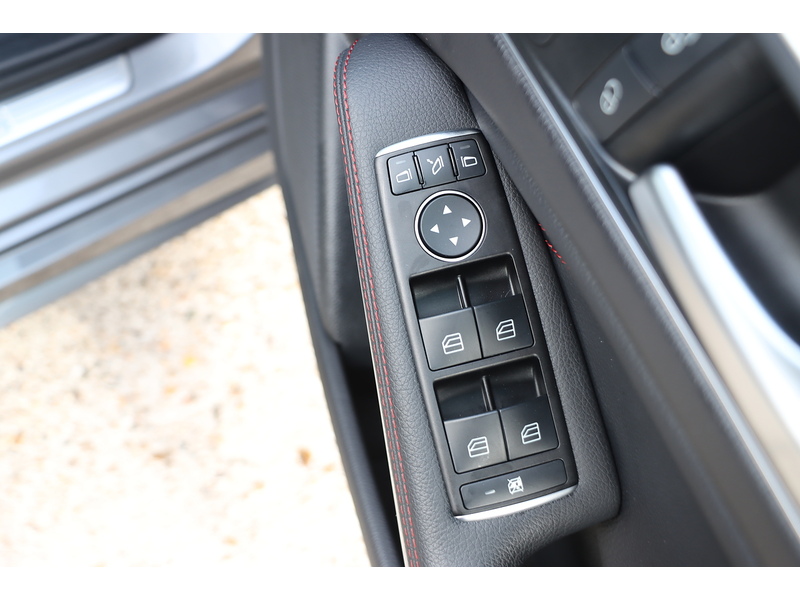 Mercedes-Benz A250 AMG (PREMIUM) HATCHBACK 5DR PETROL 7G-DCT 4MATIC 4WD AUTO SUNROOF HEATED SEATS SAT NAV BLUETOOTH REAR CAMERA 2 OWNERS 81000 MILES FSH 10 SERVICES 72-74 Mitcham Road