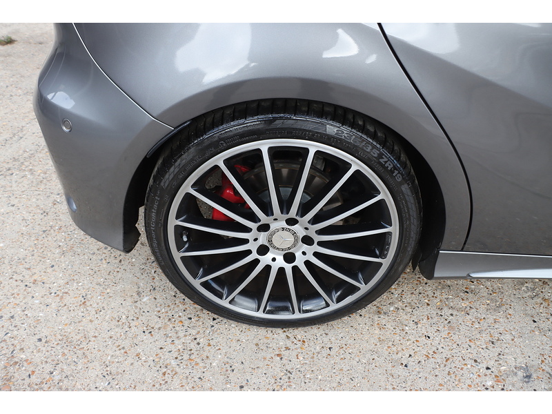 Mercedes-Benz A250 AMG (PREMIUM) HATCHBACK 5DR PETROL 7G-DCT 4MATIC 4WD AUTO SUNROOF HEATED SEATS SAT NAV BLUETOOTH REAR CAMERA 2 OWNERS 81000 MILES FSH 10 SERVICES 72-74 Mitcham Road