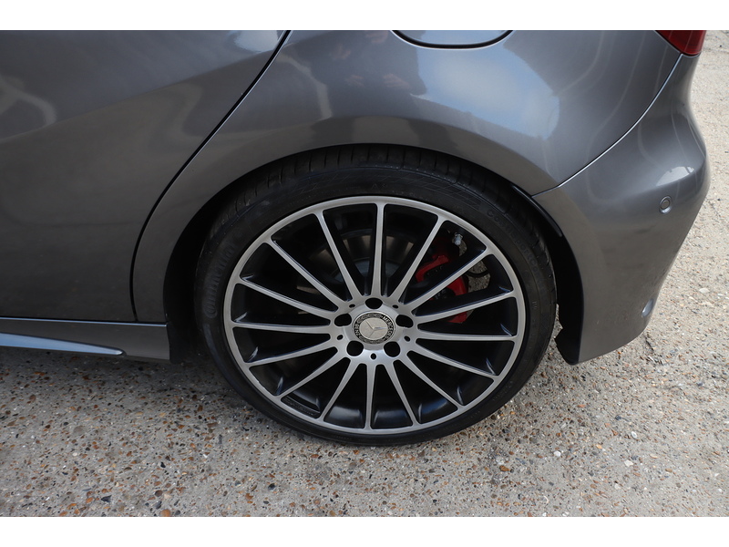 Mercedes-Benz A250 AMG (PREMIUM) HATCHBACK 5DR PETROL 7G-DCT 4MATIC 4WD AUTO SUNROOF HEATED SEATS SAT NAV BLUETOOTH REAR CAMERA 2 OWNERS 81000 MILES FSH 10 SERVICES 72-74 Mitcham Road
