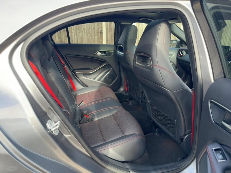 Mercedes-Benz A250 AMG (PREMIUM) HATCHBACK 5DR PETROL 7G-DCT 4MATIC 4WD AUTO SUNROOF HEATED SEATS SAT NAV BLUETOOTH REAR CAMERA 2 OWNERS 81000 MILES FSH 10 SERVICES 72-74 Mitcham Road