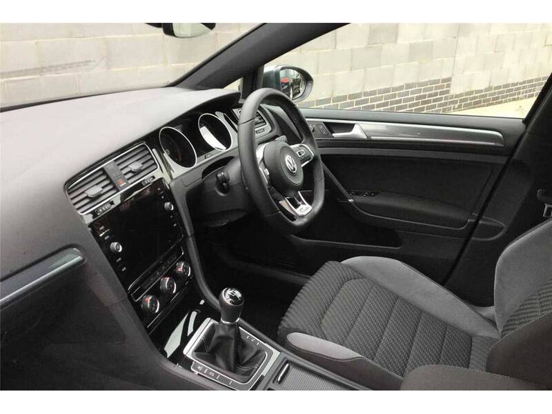 Volkswagen 1.5 TSI EVO R-LINE HATCHBACK 5DR PETROL MANUAL EURO 6 (S/S) (150 PS) SAT NAV APPLE CARPLAY REAR CAM PLUS PARKING AIDS BLUETOOTH DAB STEREO 72-74 Mitcham Road