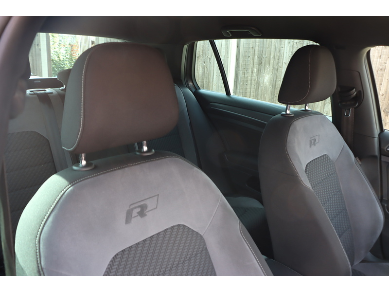 Volkswagen 1.5 TSI EVO R-LINE HATCHBACK 5DR PETROL MANUAL SATNAV BLUETOOTH DAB RADIO APPLE CARPLAY REAR CAMERA PARKING AIDS SAME OWNER FOR 5 YEARS 82000 MILES SH 72-74 Mitcham Road