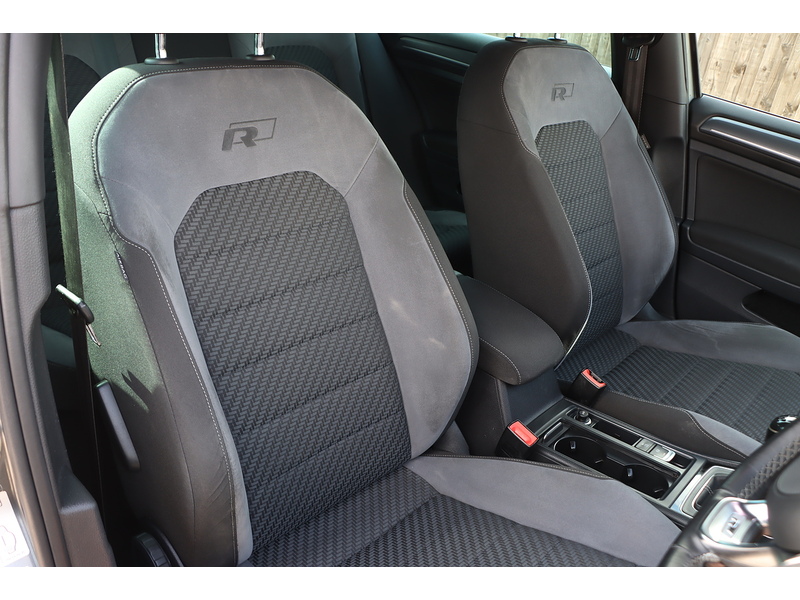 Volkswagen 1.5 TSI EVO R-LINE HATCHBACK 5DR PETROL MANUAL SATNAV BLUETOOTH DAB RADIO APPLE CARPLAY REAR CAMERA PARKING AIDS SAME OWNER FOR 5 YEARS 82000 MILES SH 72-74 Mitcham Road