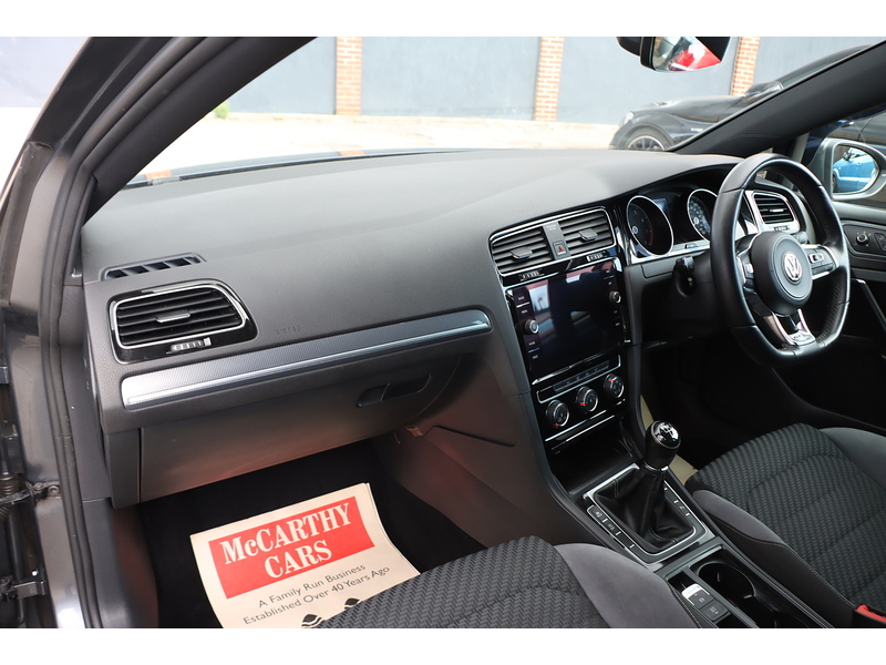 Volkswagen 1.5 TSI EVO R-LINE HATCHBACK 5DR PETROL MANUAL SATNAV BLUETOOTH DAB RADIO APPLE CARPLAY REAR CAMERA PARKING AIDS SAME OWNER FOR 5 YEARS 82000 MILES SH 72-74 Mitcham Road