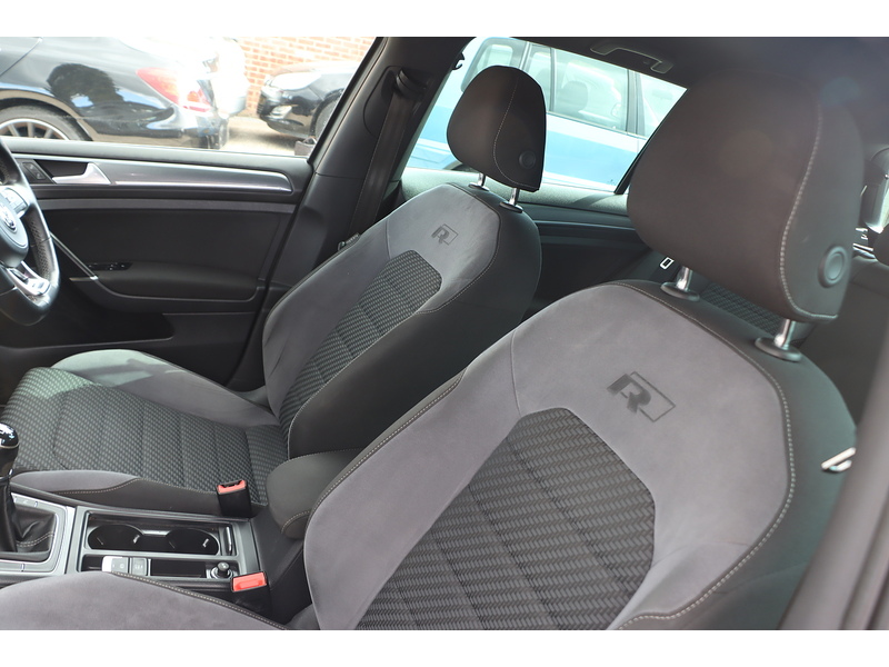 Volkswagen 1.5 TSI EVO R-LINE HATCHBACK 5DR PETROL MANUAL SATNAV BLUETOOTH DAB RADIO APPLE CARPLAY REAR CAMERA PARKING AIDS SAME OWNER FOR 5 YEARS 82000 MILES SH 72-74 Mitcham Road